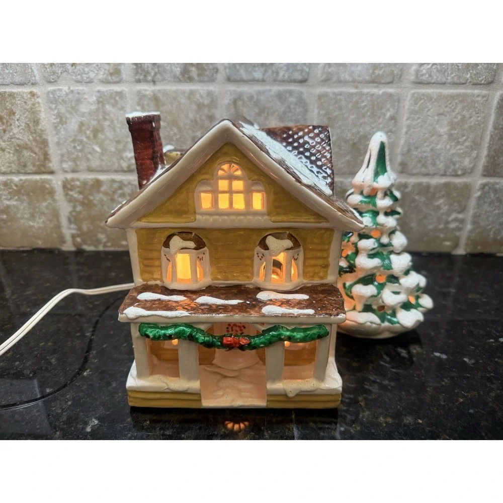 VTG Department‎ 56 Glazed Ceramic 1980's Snow Village Ridgewood House Tree Light